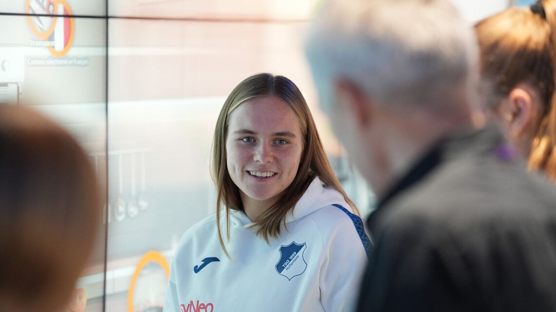 Ein Spielerin der TSG Frauen-Mannschaft in der Klima Arena